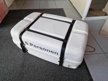 Reddingsvlot. beschikbaar voor biedingen
