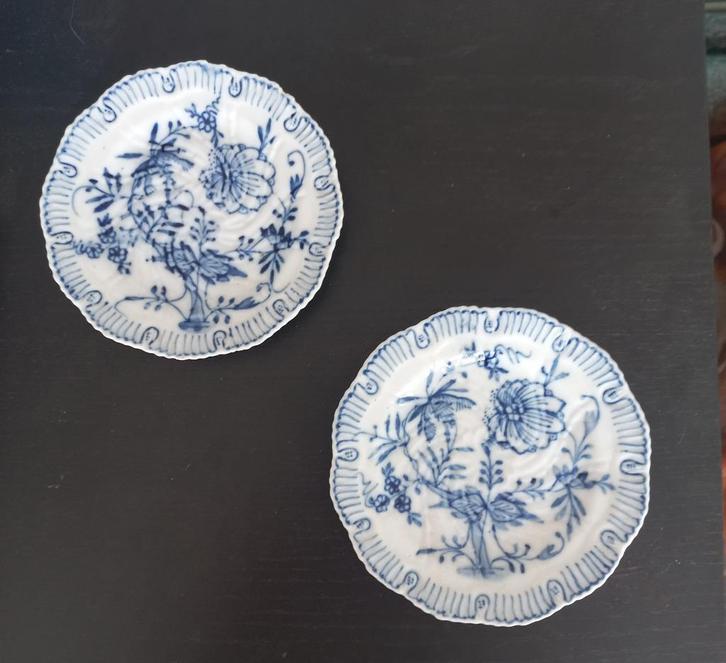 2 antieke Zwiebelmuster schoteltjes, genummerd, Antiek en Kunst, Antiek | Servies los, Ophalen of Verzenden