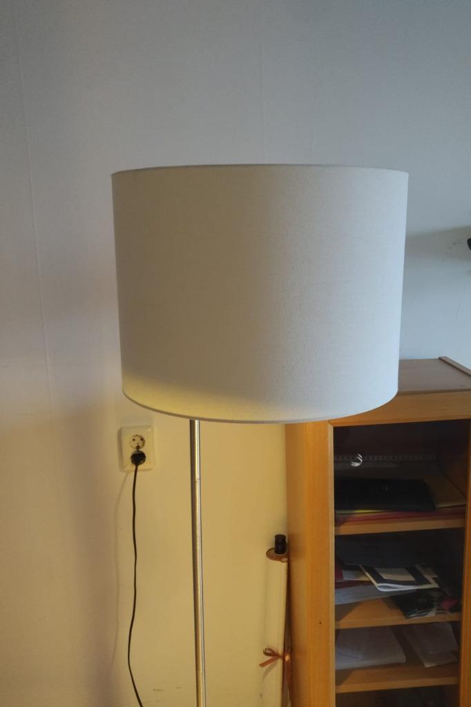 Mooie IKEA stalamp, Huis en Inrichting, Lampen | Vloerlampen, Zo goed als nieuw, Minder dan 100 cm, Metaal, Overige materialen