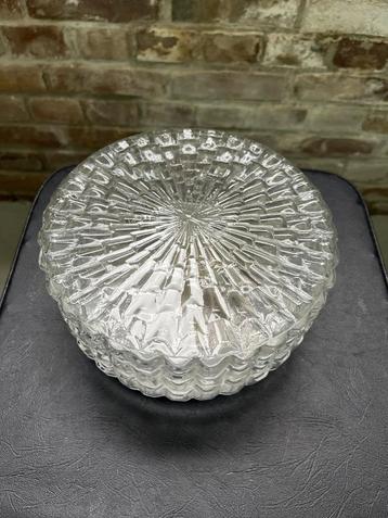 Mid Century ronde glazen plafonnière  beschikbaar voor biedingen