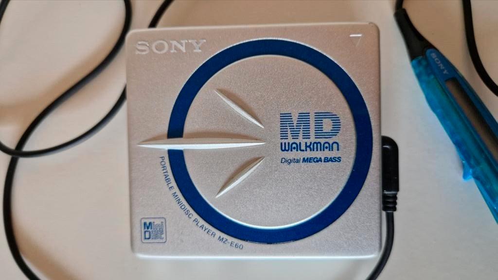 ≥ Sony portable minidisc player MZ-E60 — Walkmans, Discmans en