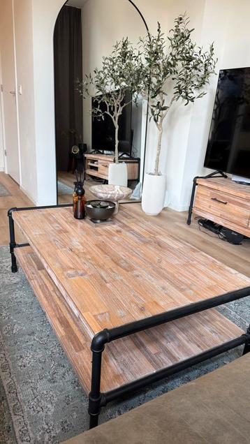 Salontafel knibbeler massief acaciahout industrial look beschikbaar voor biedingen