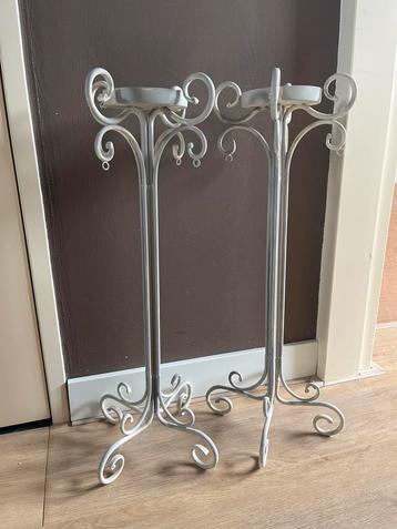 Set van 2 sierlijke kandelaars beschikbaar voor biedingen