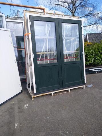 Kozijn met dubbele deuren kunststof  beschikbaar voor biedingen