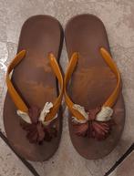Retro teenslippers met Hawaii bloem maat 37, Slippers, Bruin, Ophalen of Verzenden, Gedragen