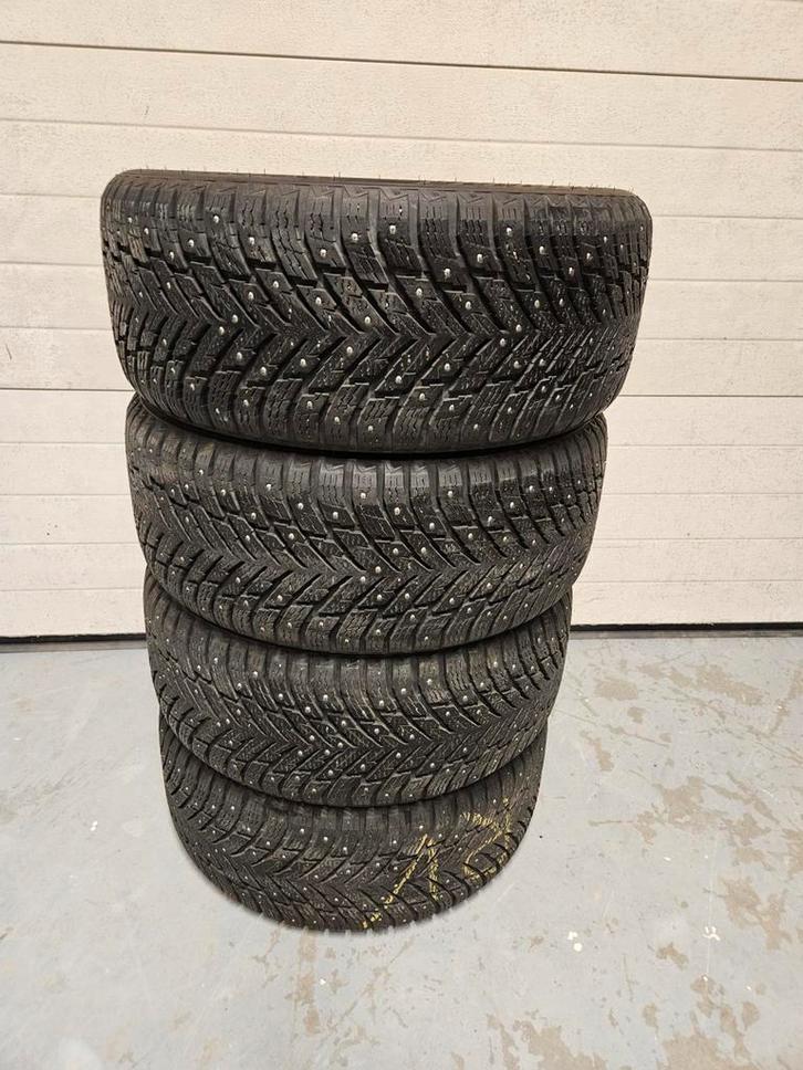 Winterbanden met Spikes Nokian Hakkapeliitta 10ev 255 45 19, Auto-onderdelen, Banden en Velgen, Band(en), Winterbanden, 16 inch
