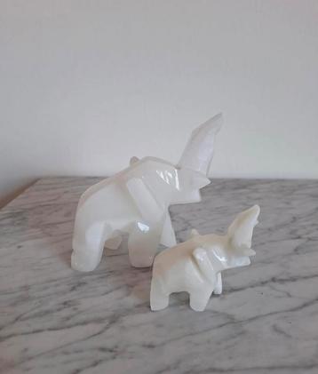 Vintage marmeren natuursteen olifantjes beeldjes onyx beschikbaar voor biedingen