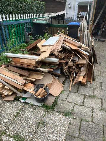 Gratis een grote stapel hout! haardhout, brandhout beschikbaar voor biedingen