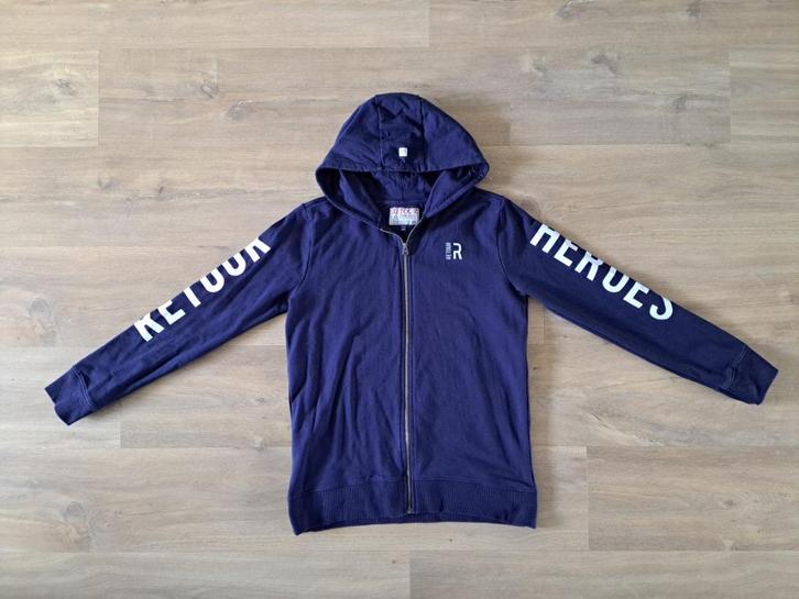 Retour vest (tekst op mouw) maat 13/14 (158-164), Kinderen en Baby's, Kinderkleding | Maat 158, Zo goed als nieuw, Jongen, Trui of Vest