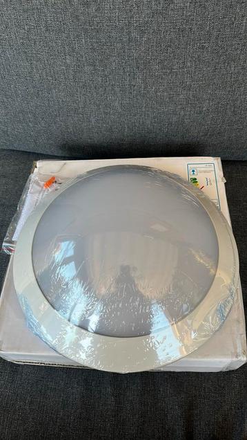 Slagvaste LED plafondlamp sensor. beschikbaar voor biedingen