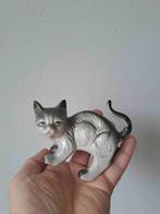 Grote poes van porselein L14 x B7 x H10 cm, Verzamelen, Ophalen of Verzenden, Zo goed als nieuw, Hond of Kat, Beeldje of Figuurtje