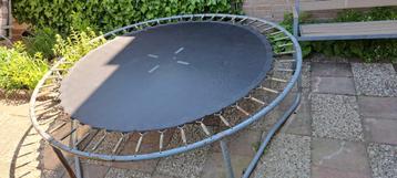 Trampoline 2,4 meter breed, spring doek 2 meter breed.  beschikbaar voor biedingen