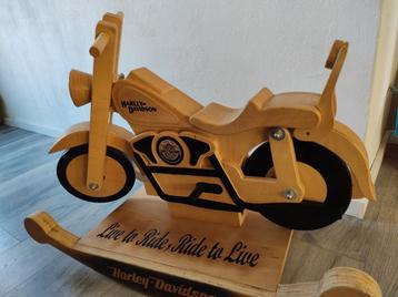 Stoere hobbel motor Harley Davidson  beschikbaar voor biedingen