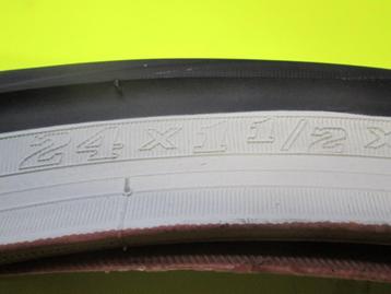 Buitenband 24 x 1 1/2 x 1 3/4 Rolaandrijving beschikbaar voor biedingen