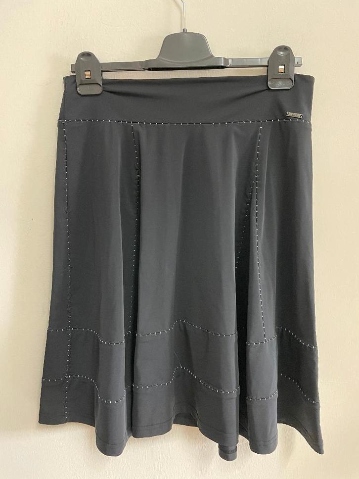 R44 - Zwarte Didi rok maat L in soort dikke travelstof (1), Kleding | Dames, Rokken, Zo goed als nieuw, Maat 38/40 (M), Zwart