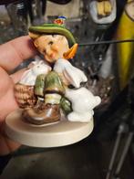 Hummel Goebel Beeldje - Jongen met Konijnen, Antiek en Kunst, Ophalen of Verzenden