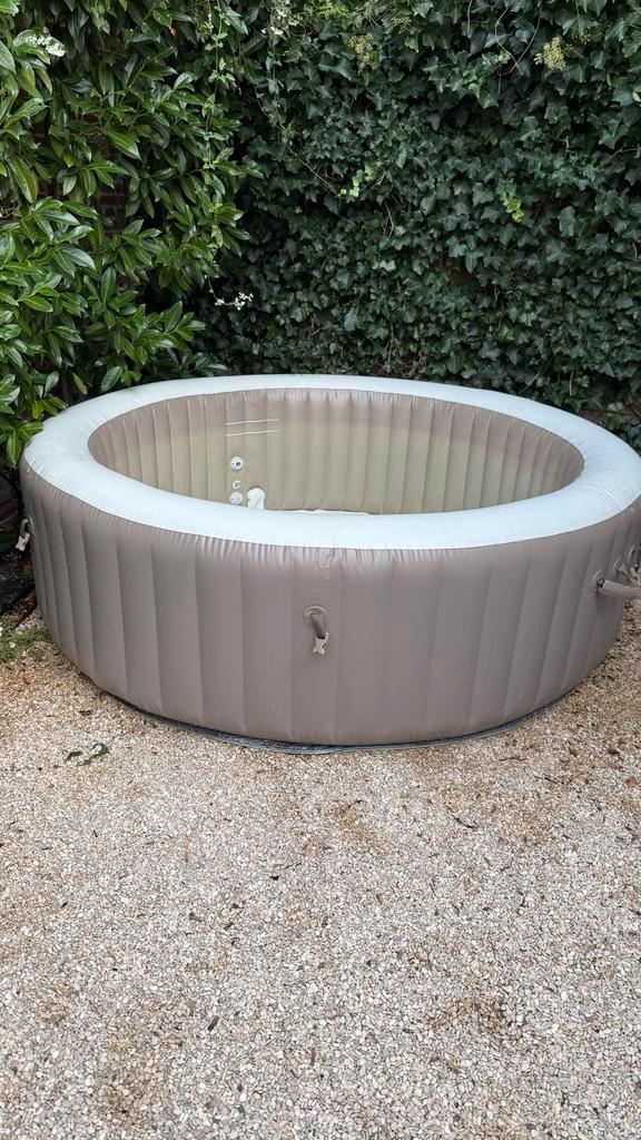 Intex Jacuzzi 6 Personen - Bubbelbad, Tuin en Terras, Bubbelbaden en Hottubs, Gebruikt, Opblaasbaar, Afdekzeil, Ophalen