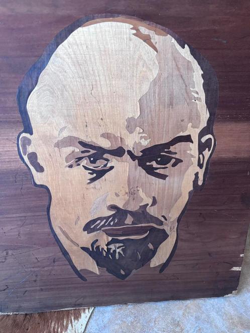 Vintage Houtinlegportret van Vladimir Lenin – Handgemaakt….., Antiek en Kunst, Curiosa en Brocante, Ophalen of Verzenden