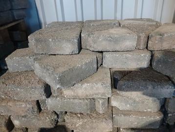 mutsen, straatstenen, bisschopstenen beschikbaar voor biedingen