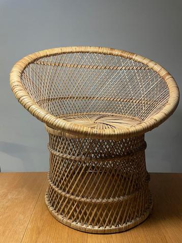 Vintage rotan boho kinderstoel - gevlochten pauwstoel design beschikbaar voor biedingen