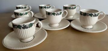 7 lage kop en schotels WEDGWOOD STRATFORD made in England beschikbaar voor biedingen