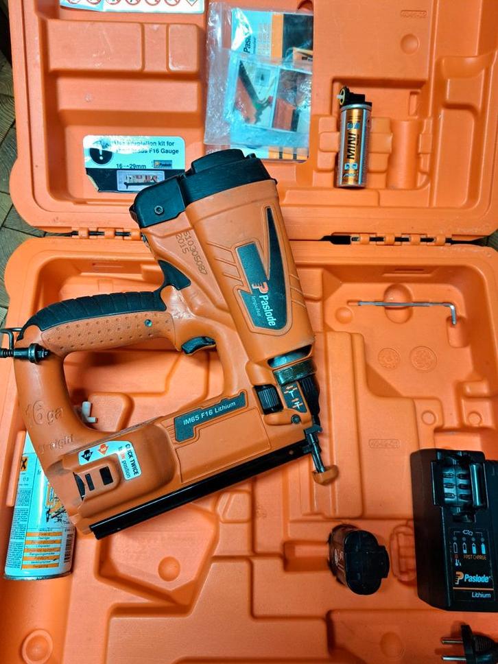 Paslode IM65 F16 Brad Nailer, Doe-het-zelf en Verbouw, Gereedschap | Overige machines, Gebruikt, Ophalen of Verzenden