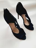 Mooie zwarte suede LK Bennet open toe hakken, zgan, mt 40, Ophalen of Verzenden, Zo goed als nieuw, Pumps