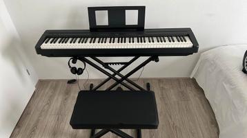 Digitale stagepiano p-45 nieuw inclusief alle toebehoren beschikbaar voor biedingen