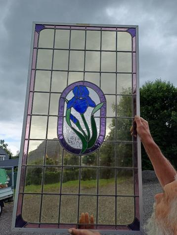 mooi glas in lood raam in aluminium lijst met afbeelding beschikbaar voor biedingen