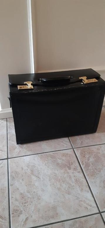 Originele pilotenkoffer  beschikbaar voor biedingen