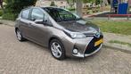 Toyota Yaris 1.5 Hybrid NL AUTO Fabrieksgarantie, Auto's, 1497 cc, 4 cilinders, Bruin, Origineel Nederlands