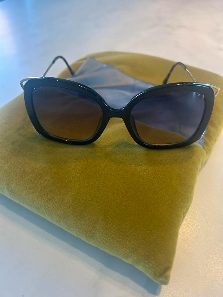 Gucci zonnenbril in zeer goede staat, Sieraden, Tassen en Uiterlijk, Zonnebrillen en Brillen | Dames, Zo goed als nieuw, Zonnebril