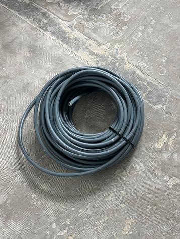 Grijze Elektriciteitskabel Buitenkabel beschikbaar voor biedingen