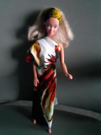 Barbie jurk van hele mooie stof gemaakt, Ophalen of Verzenden, Zo goed als nieuw, Barbie