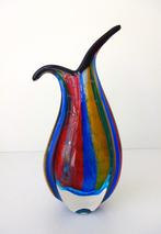 Glazen vaas rood blauw turquoise gebogen vorm Murano 3845-g, Antiek en Kunst, Antiek | Glas en Kristal, Ophalen of Verzenden