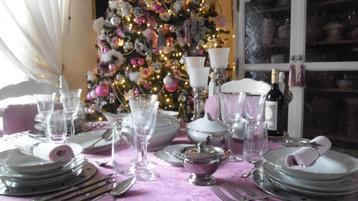 135 delig wit servies met zilveren rand beschikbaar voor biedingen