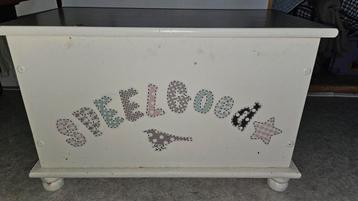 Opknapper! Dekenkist / Speelgoedkist - 70x38x44 beschikbaar voor biedingen