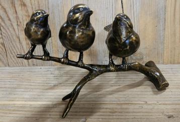 2 VOGELS MET JONG OP TAK / BRONS / 20 cm breed beschikbaar voor biedingen