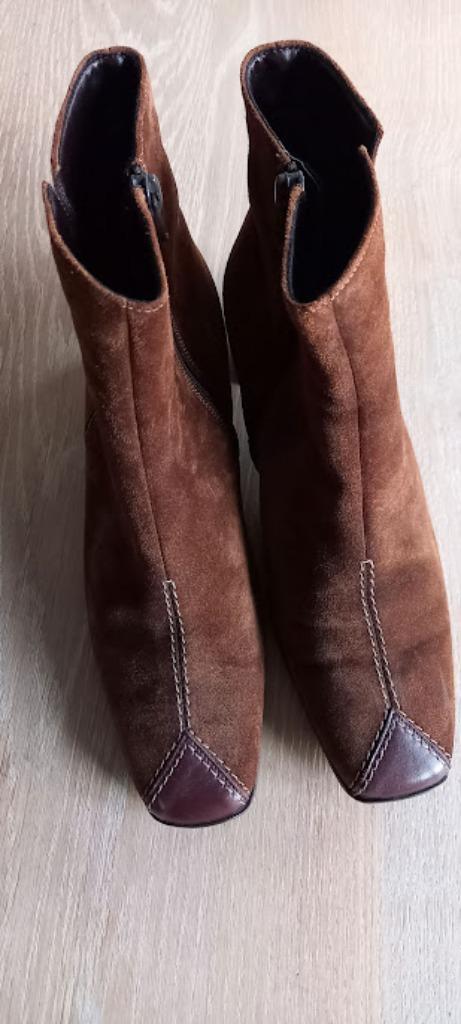 Laarsjes, suède, Theresia M, maat 7,5, Kleding | Dames, Schoenen, Zo goed als nieuw, Lage of Enkellaarzen, Bruin, Ophalen of Verzenden