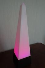 Sfeerlamp pyramide kleureffecten, Huis en Inrichting, Lampen | Tafellampen, Ophalen of Verzenden, Zo goed als nieuw, Kunststof