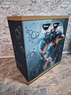 Twee deurs kast gedecoreerd met Decoupage Dolfijn, Ophalen