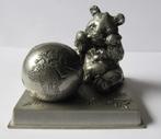 WWF zilveren beeld Panda met Wereldbol, Verzamelen, Beelden en Beeldjes, Ophalen of Verzenden, Gebruikt, Dier