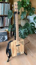 Basgitaar, cigar box, Muziek en Instrumenten, Ophalen of Verzenden, Zo goed als nieuw