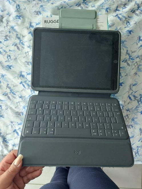 iPad 8e gen. + Logitech Rugged Folio Toetsenbord, Computers en Software, Apple iPads, Zo goed als nieuw, Apple iPad, Grijs, Ophalen of Verzenden