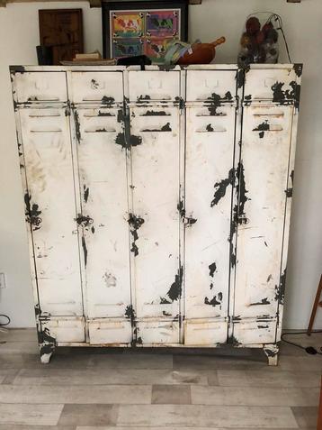 Prachtige oude lockerkast!! beschikbaar voor biedingen