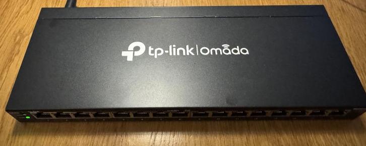 Omada TP-Link SG2016P 16-Poorts Gigabit PoE+ Switch, Computers en Software, Netwerk switches, Refurbished, Ophalen of Verzenden