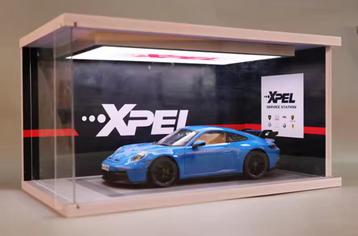 Garage voor 1:18 modelauto’s beschikbaar voor biedingen