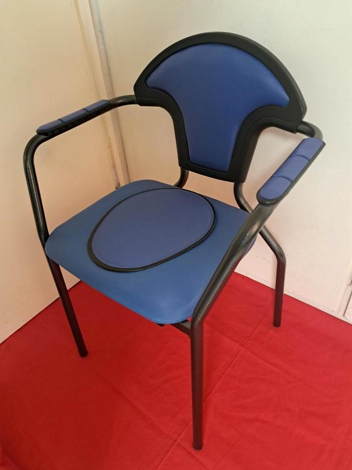 Po-stoel Toiletstoel standaard
toiletstoel kan door een verm, Diversen, Verpleegmiddelen, Zo goed als nieuw, Ophalen