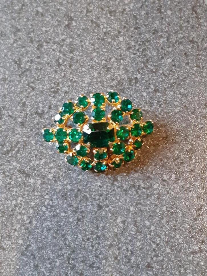 Vintage broche groen Boheems kristalglas, Antiek en Kunst, Antiek | Kleding en Accessoires, Dames, Verzenden
