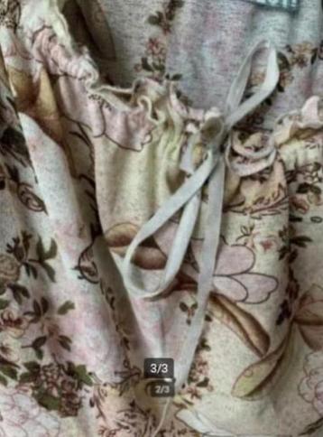 Roze - beige top met bloemen; Simply the best; large L beschikbaar voor biedingen